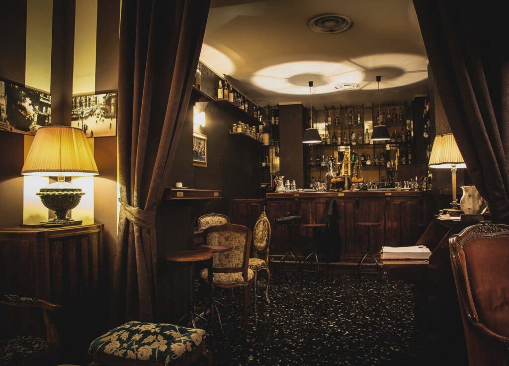 Banco bar del 1930 secret bar Milano: un vero speakeasy