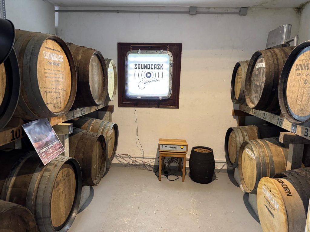 Cantina della Distilleria Weisshorn, dove gli Spirits invecchiano a suon di musica (Metodo Soundcask)